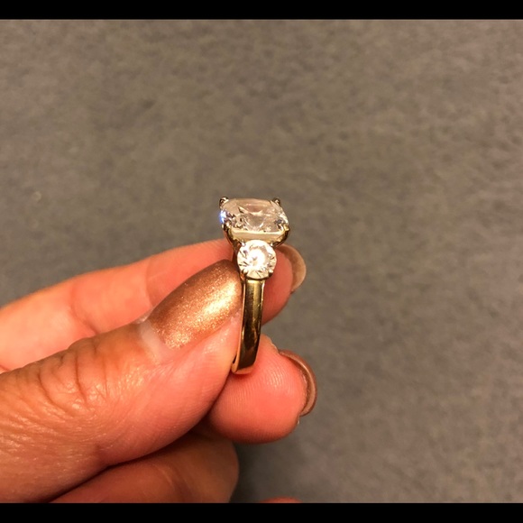 Sussex design CZ 3 stone ring on silver tone - Picture 6 of 7